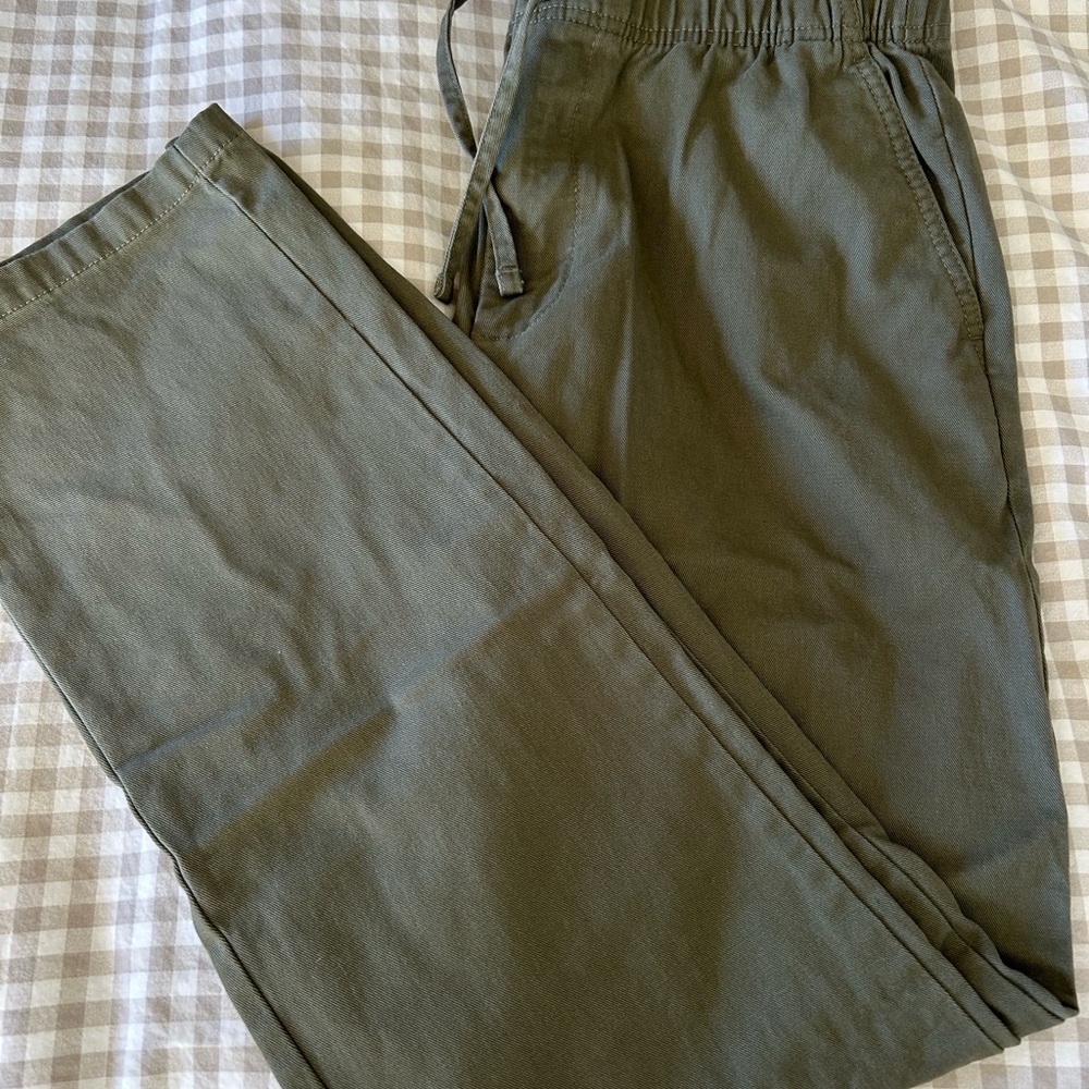 Old Navy Men's Khaki Pants in Olive